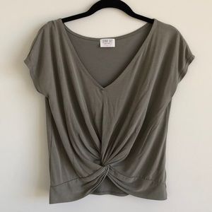 Sienna Sky XS green knotted tee